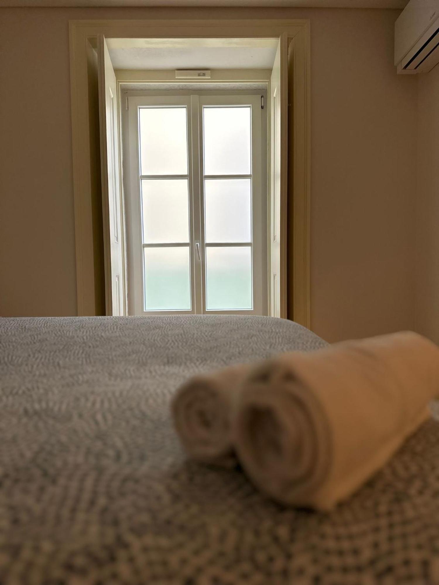 Central Bedroom In Shared House In Chiado - Historic Center Of Lisboa Ngoại thất bức ảnh